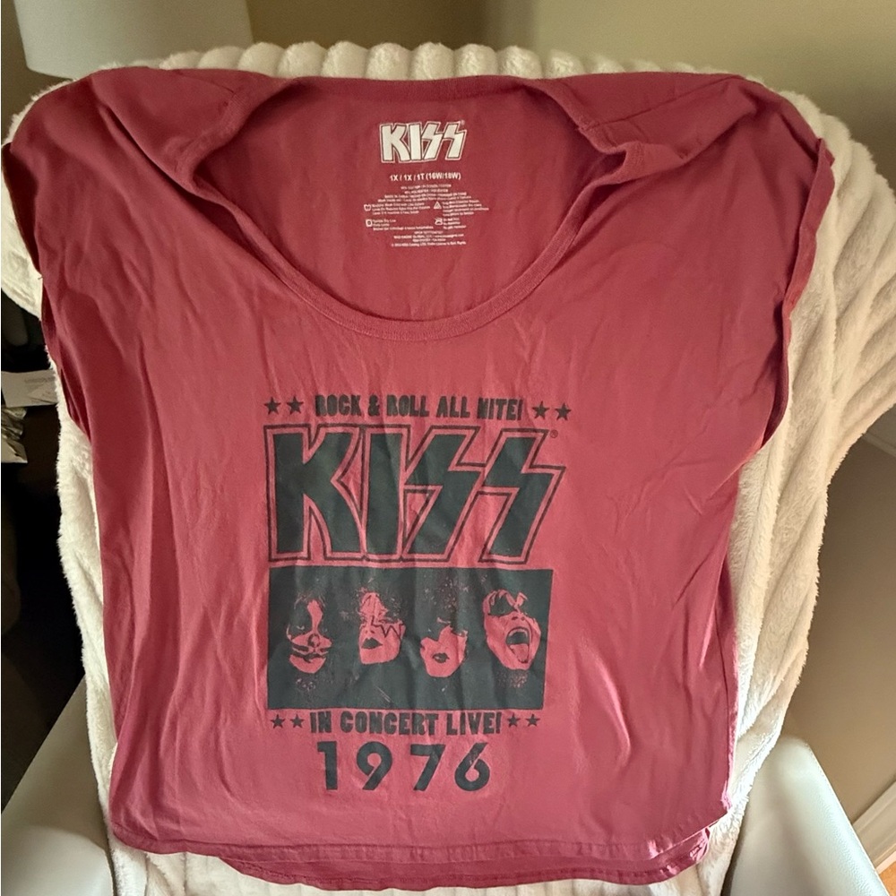 Kiss Graphic Tee